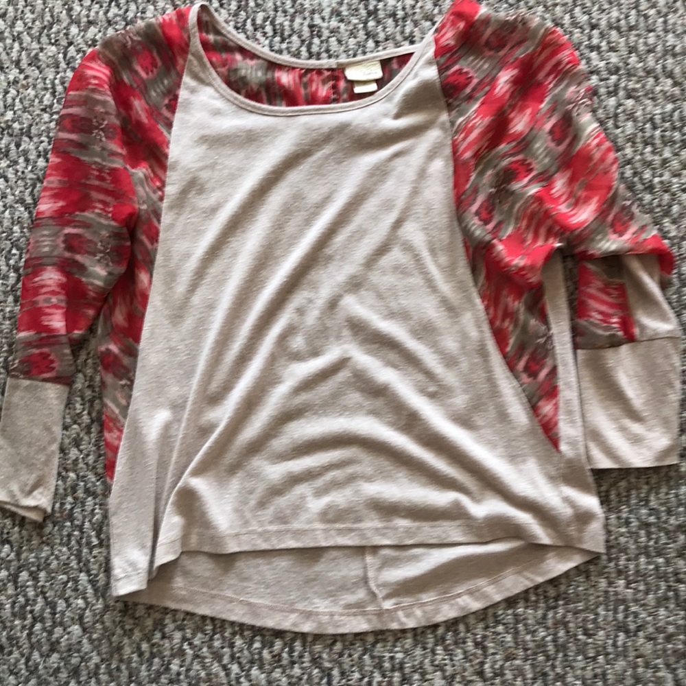 Colorful sleeved shirt
